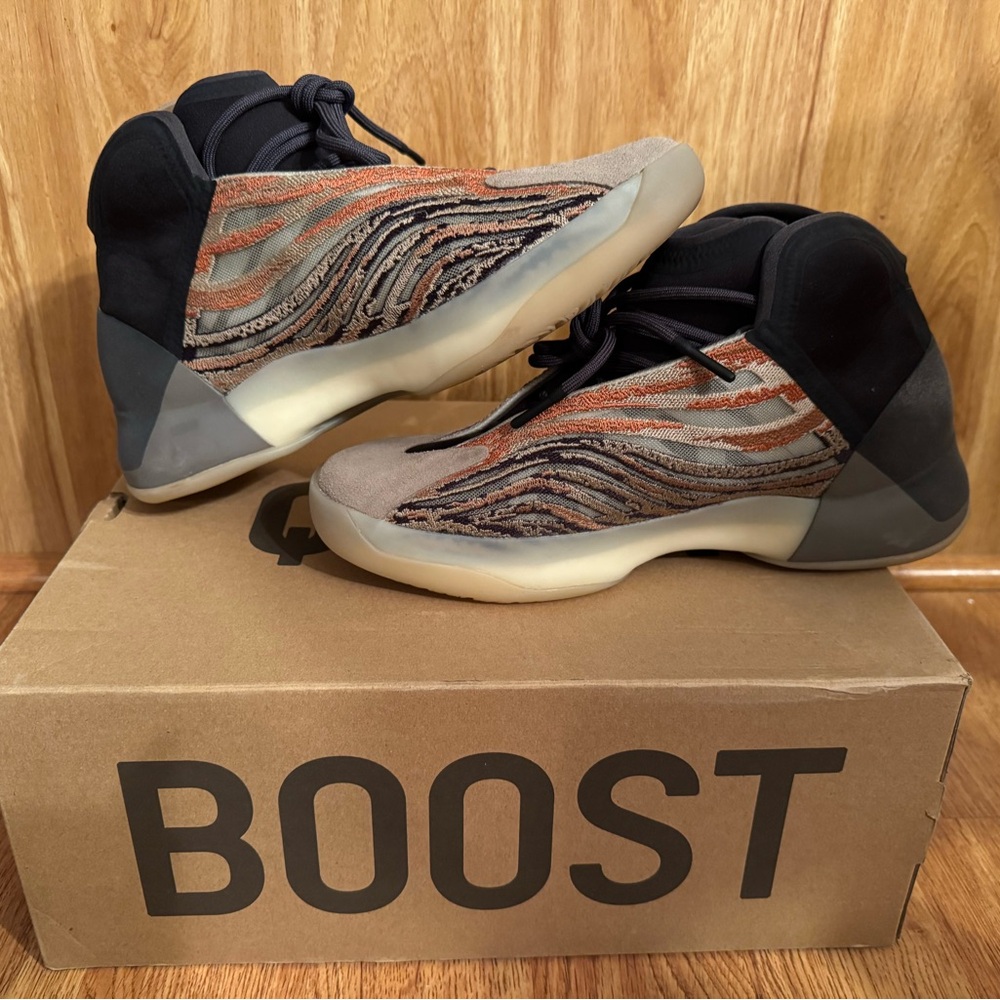NEW Adidas YZY QNTM Basketball shoes, size 10M